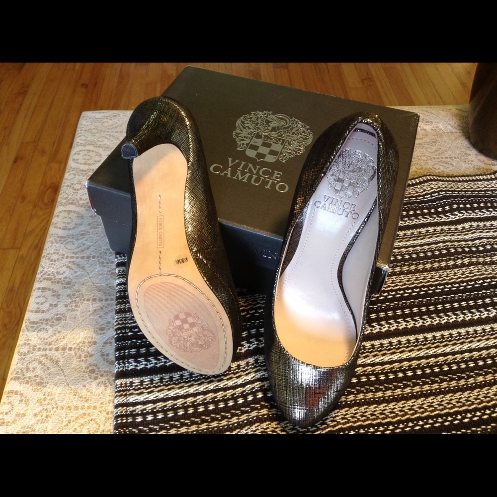 Vince Camuto metallic pumps
